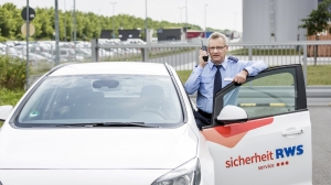 rws-sicherheitsservice_interventionsdienst_separatwachmann_auto_walkietalkie