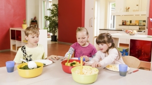rws-cateringservice_kindertageseinrichtung_kinder_mittagessen_spinat