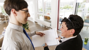 rws-gebaeudeservice_gespraech_qualitätsbogen_mitarbeiter_kunde