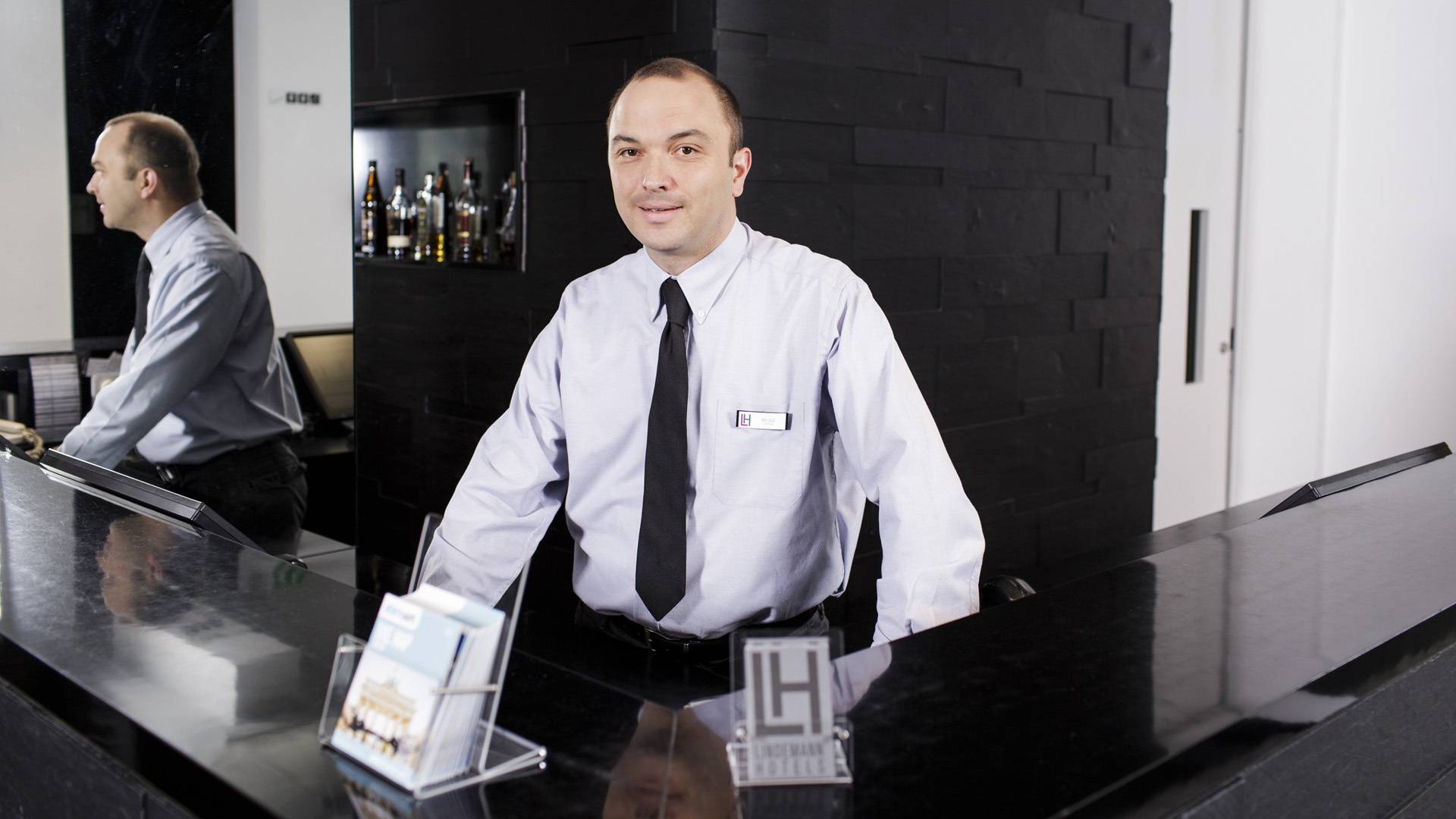 rws-sicherheitsservice_night audit_mitarbeiter_rezeption