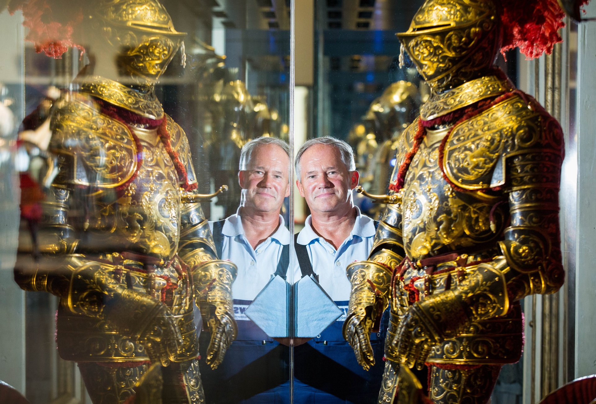 rws-gebaeudeservice_residenzschloss-dresden_reinigungsmitarbeiter_dietmar-boehme_ritterruestung