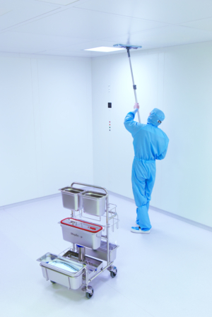 Beispielhafte Darstellung einer Deckenreinigung im Reiraum