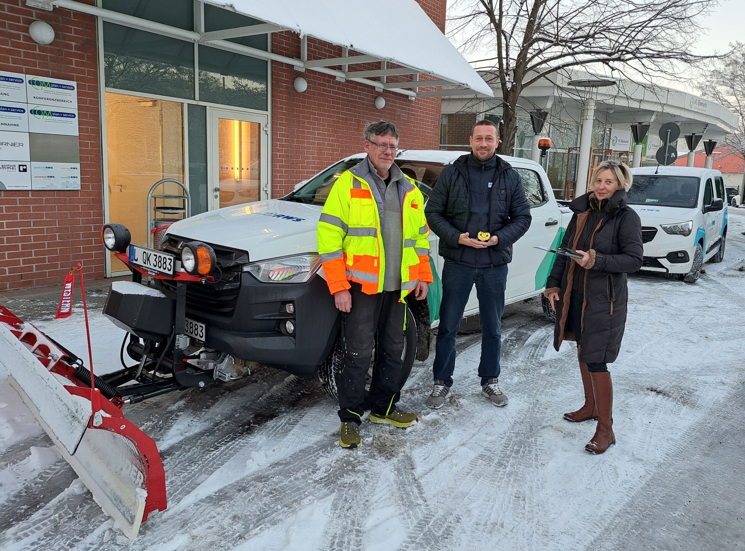 Fahrzeugübergabe,, gut gerüstet für den Winterdienst in Dresden