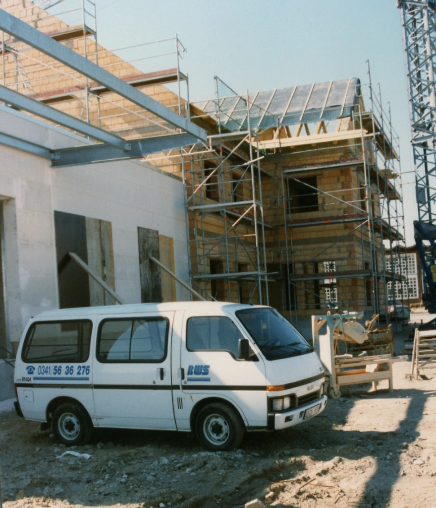 Rohbau der Firmenzentrale in der Zschorteuer Straße 8